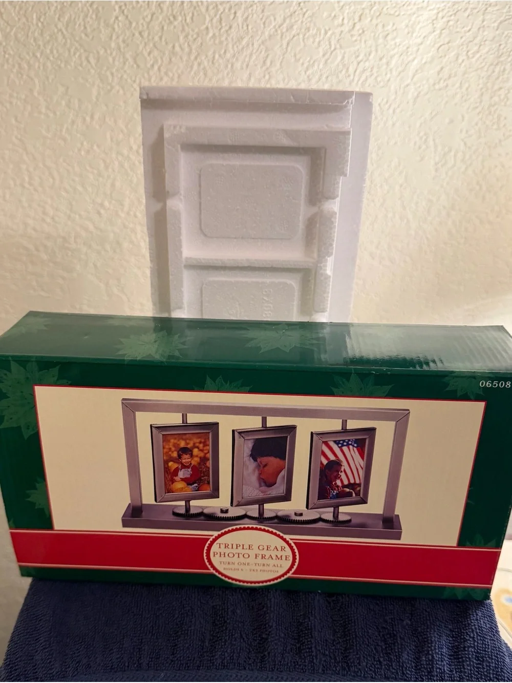 Vintage Triple Gear Photo Frame Turn One Turn All 6 Photos Original Box
